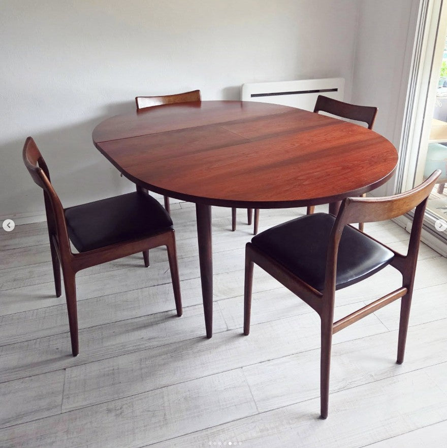Belle table scandinave en palissandre