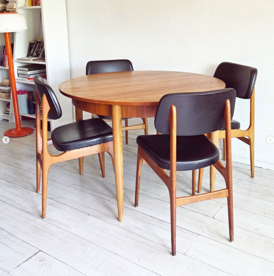 Table scandinave avec une rallonge papillon