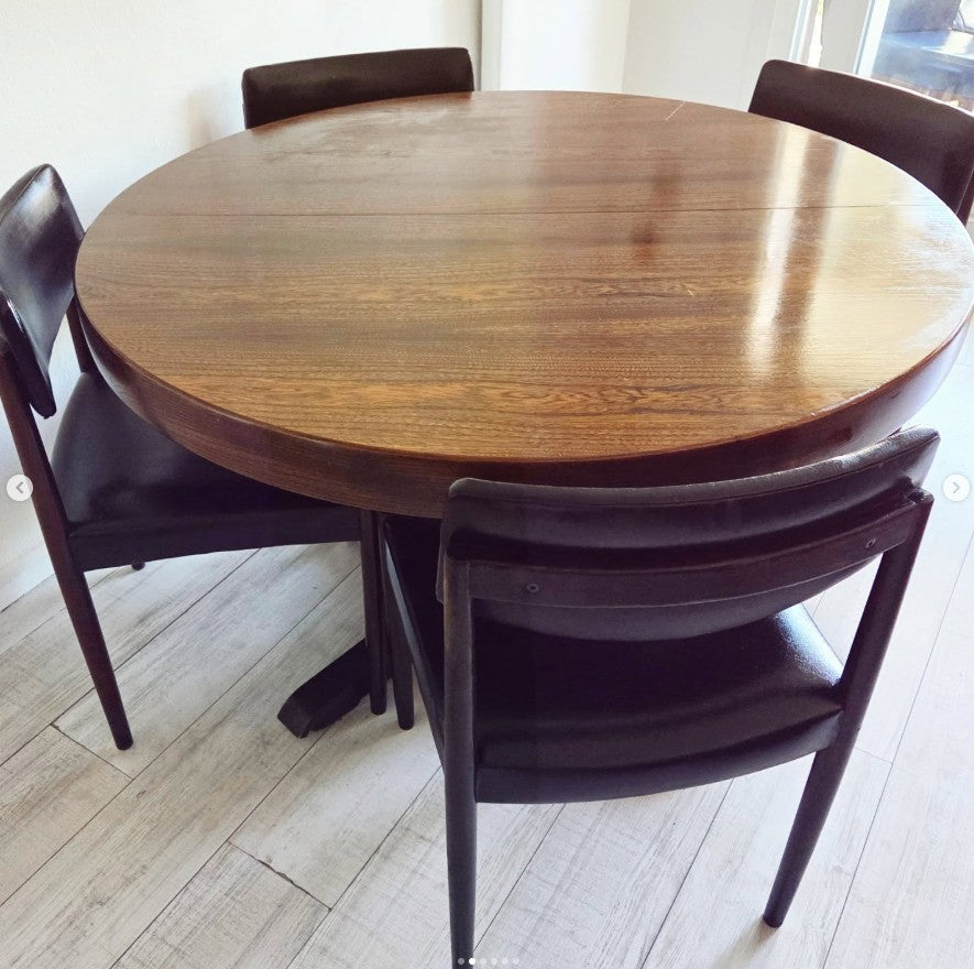 Table en bois de noyer
