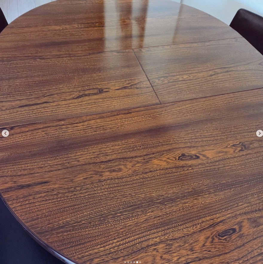 Table en bois de noyer