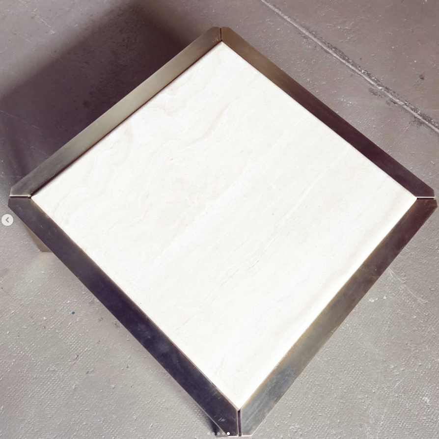 Table basse en laiton et pierre travertin par Artelano🩶