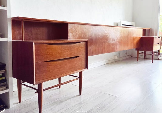Tête de lit scandinave avec chevets intégrées