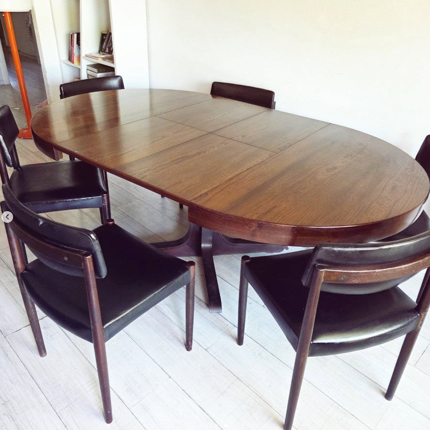 Table en bois de noyer