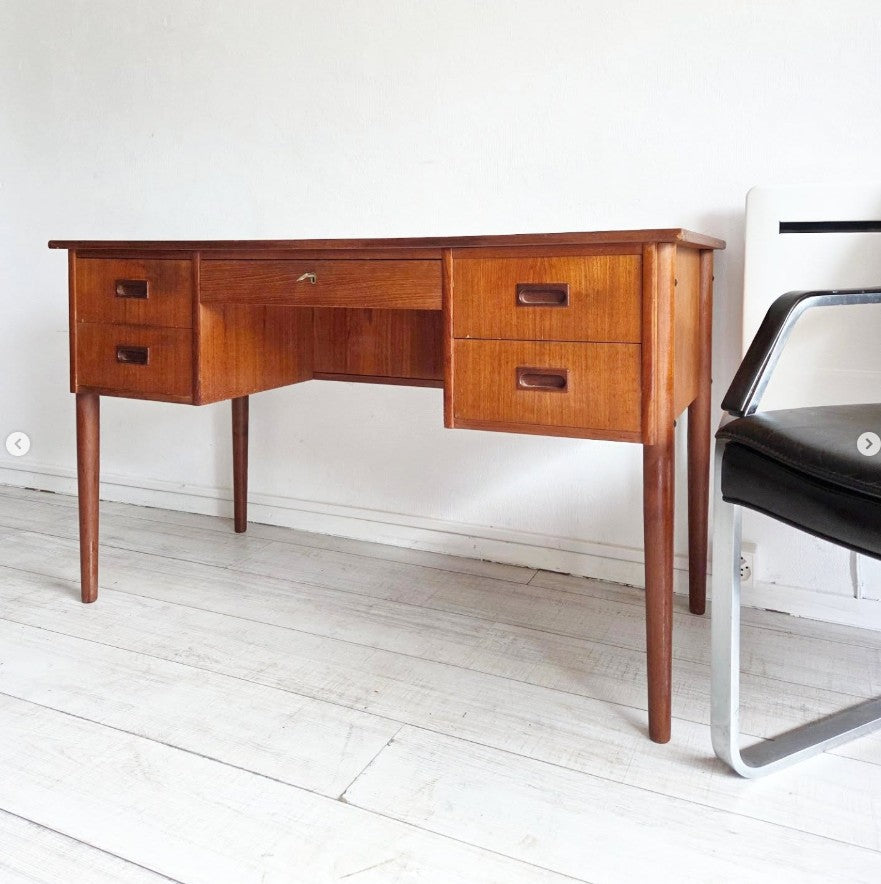 Bureau danois des années 60