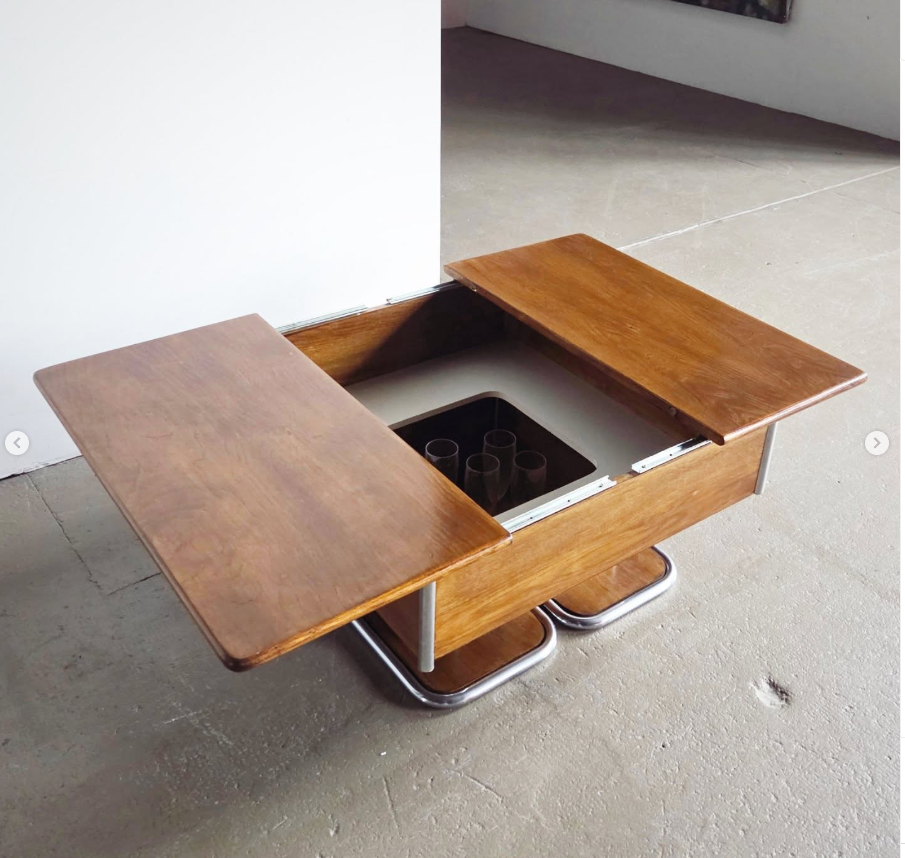 Table basse en bois et chrome