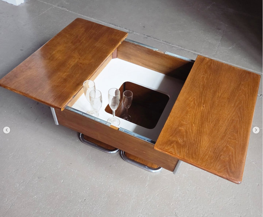 Table basse en bois et chrome