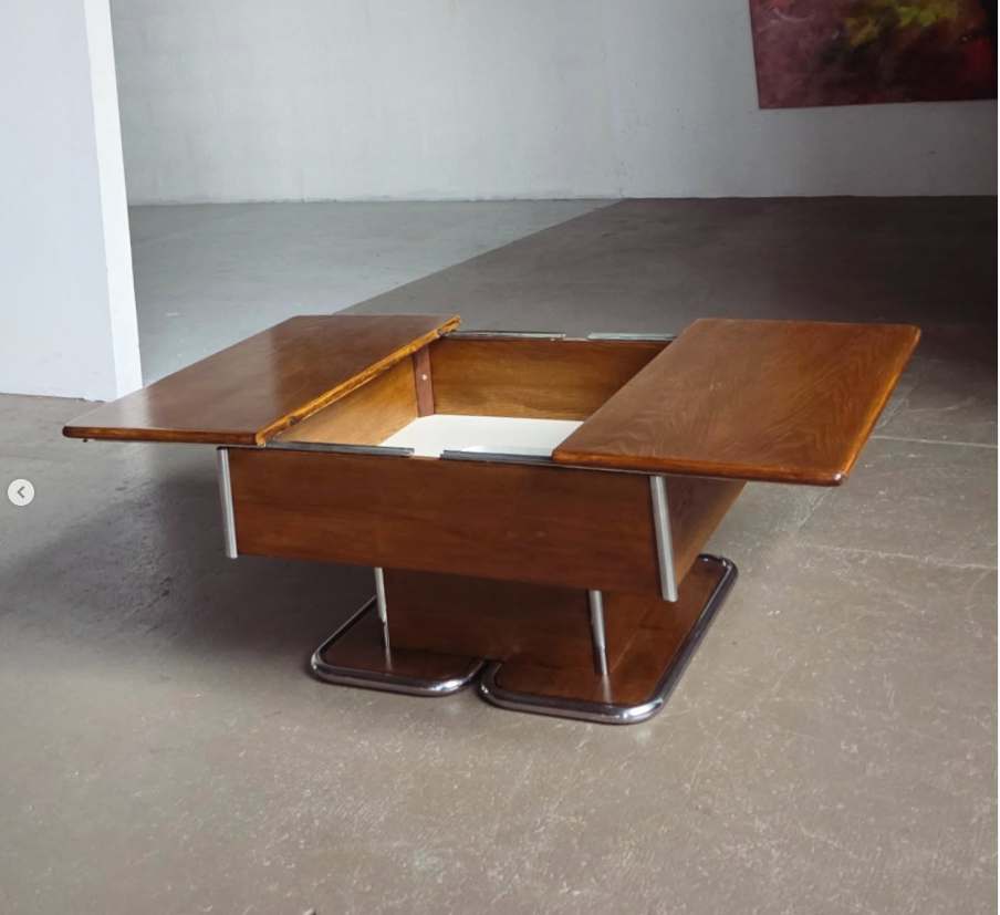 Table basse en bois et chrome