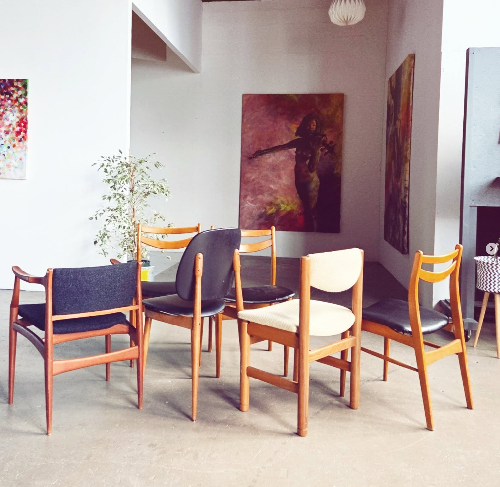 Chaises dépareillées