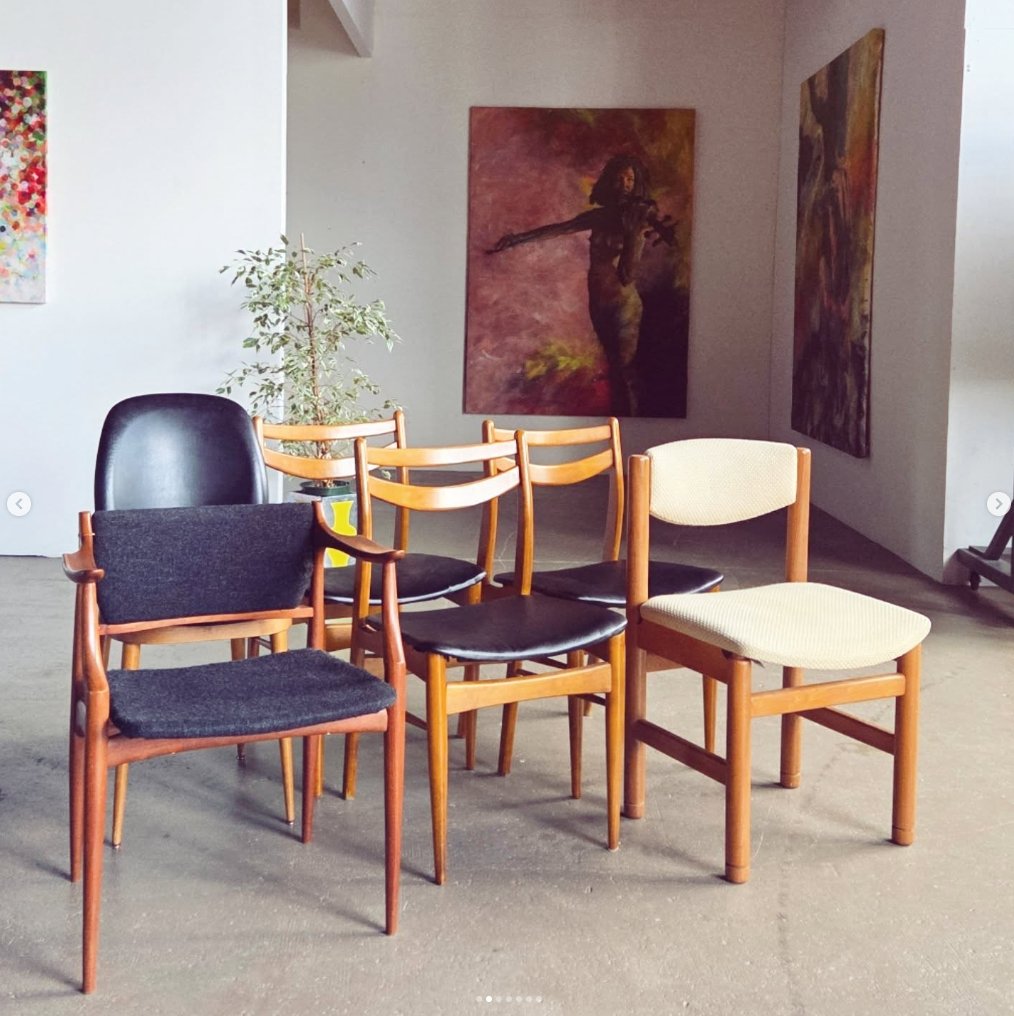 Chaises dépareillées