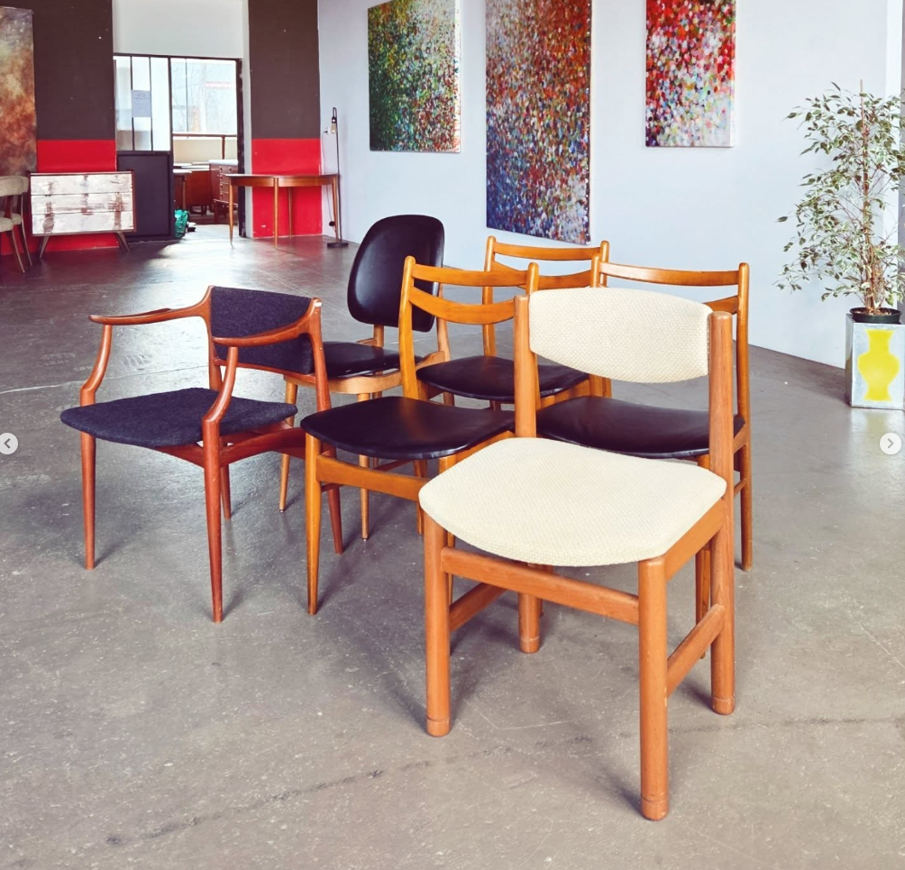 Chaises dépareillées