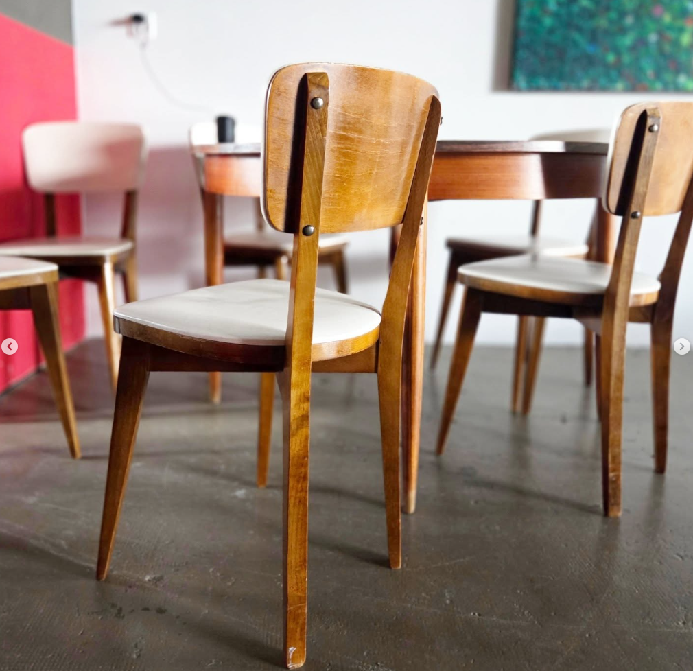 Lot des 6 chaises bistrot Baumann