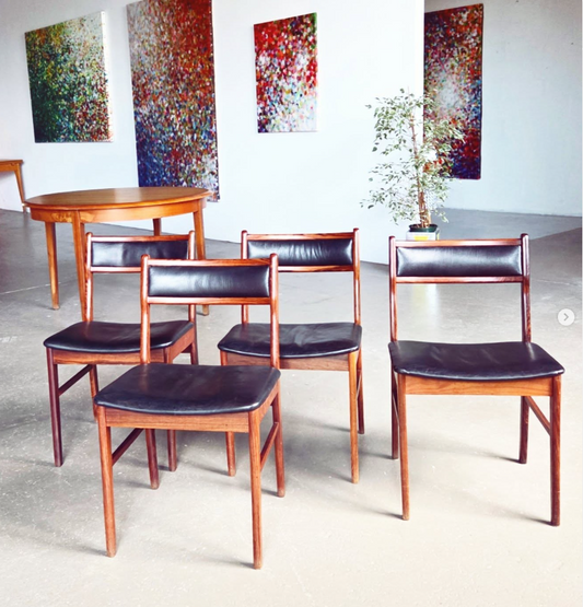 Suite de 4 chaises danoises par Vestervig Eriksen pour Lystrup Danemark 🇩🇰