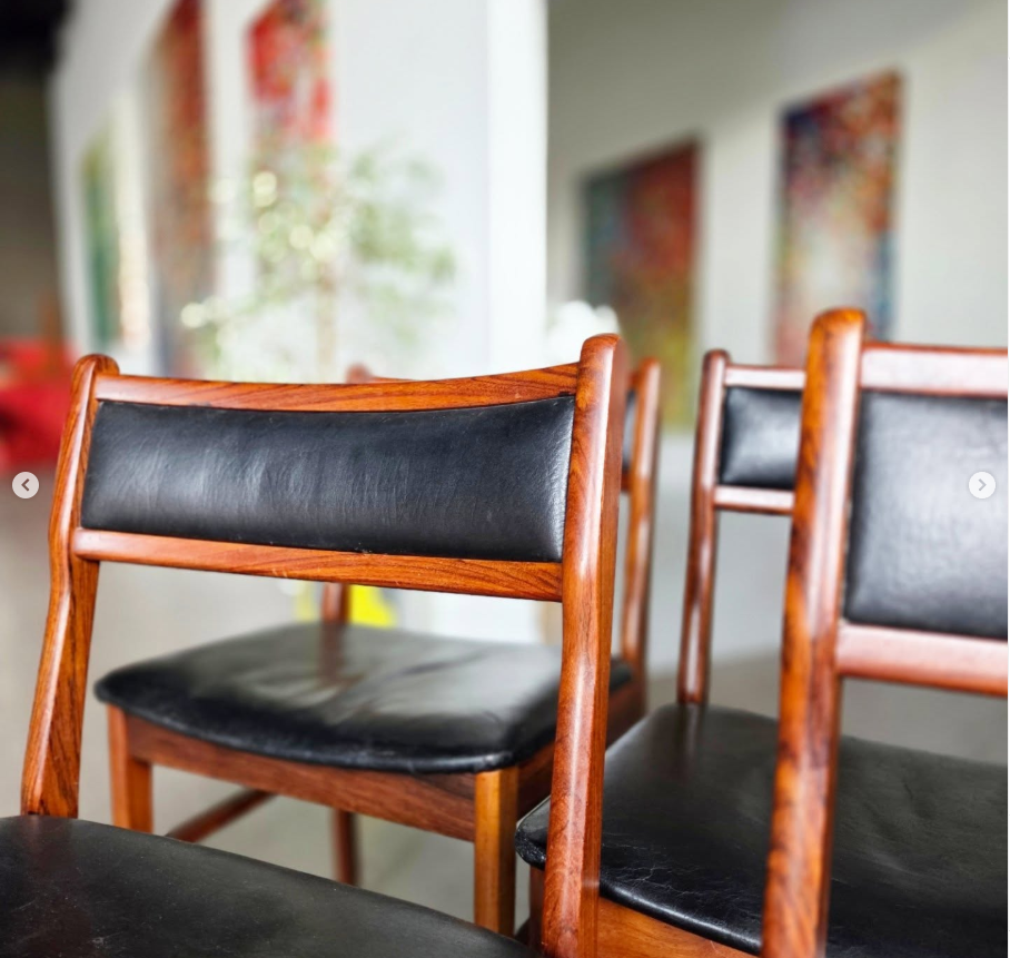 Suite de 4 chaises danoises par Vestervig Eriksen pour Lystrup Danemark 🇩🇰