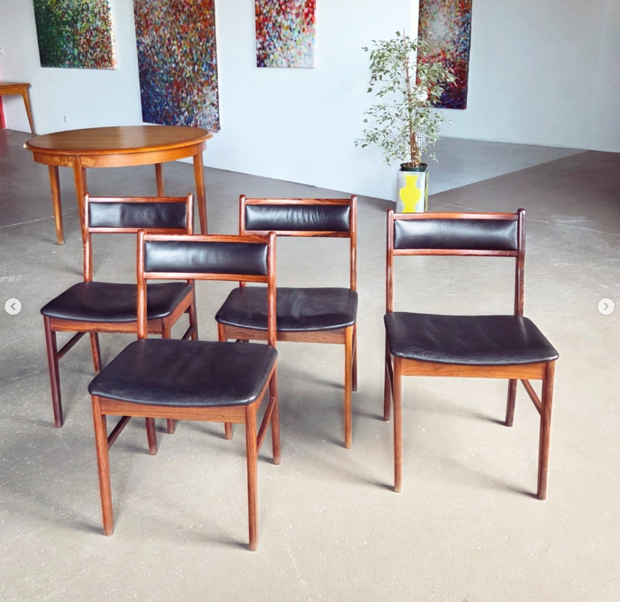 Suite de 4 chaises danoises par Vestervig Eriksen pour Lystrup Danemark 🇩🇰