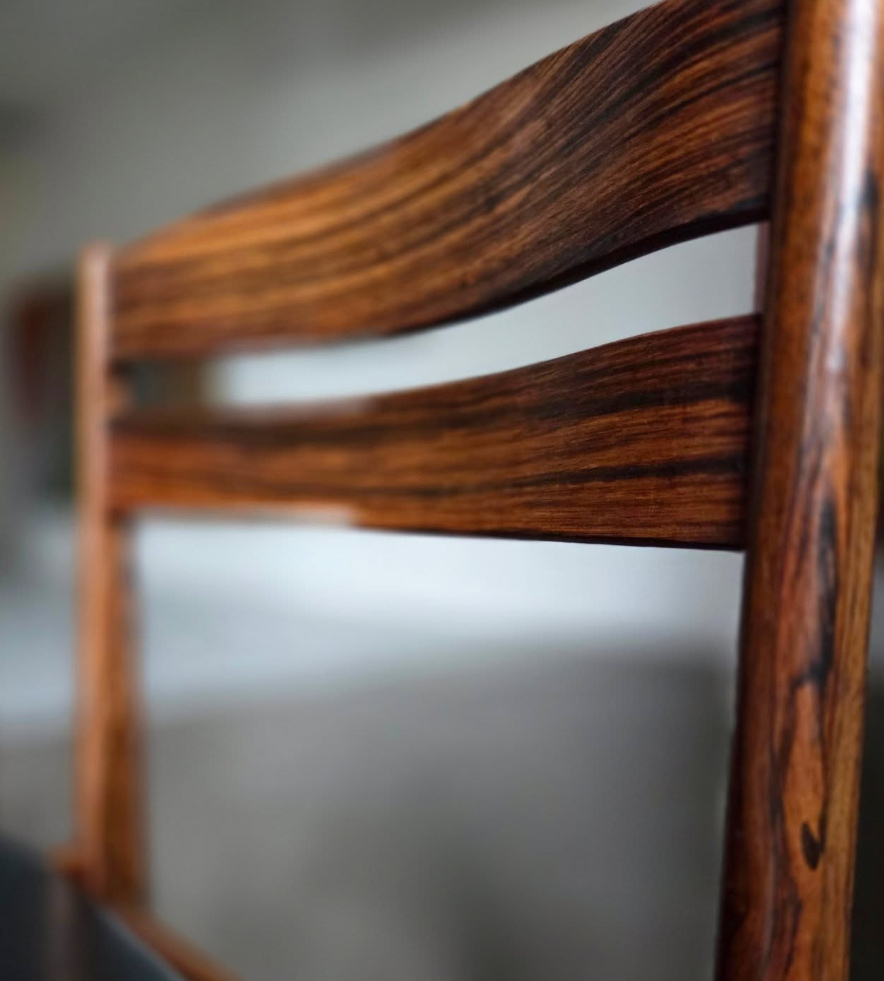 Lot de 4 chaises en palissandre de Rio par Rochebobois 🤍