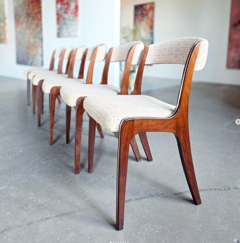 Lot de 6 chaises de la marque Self