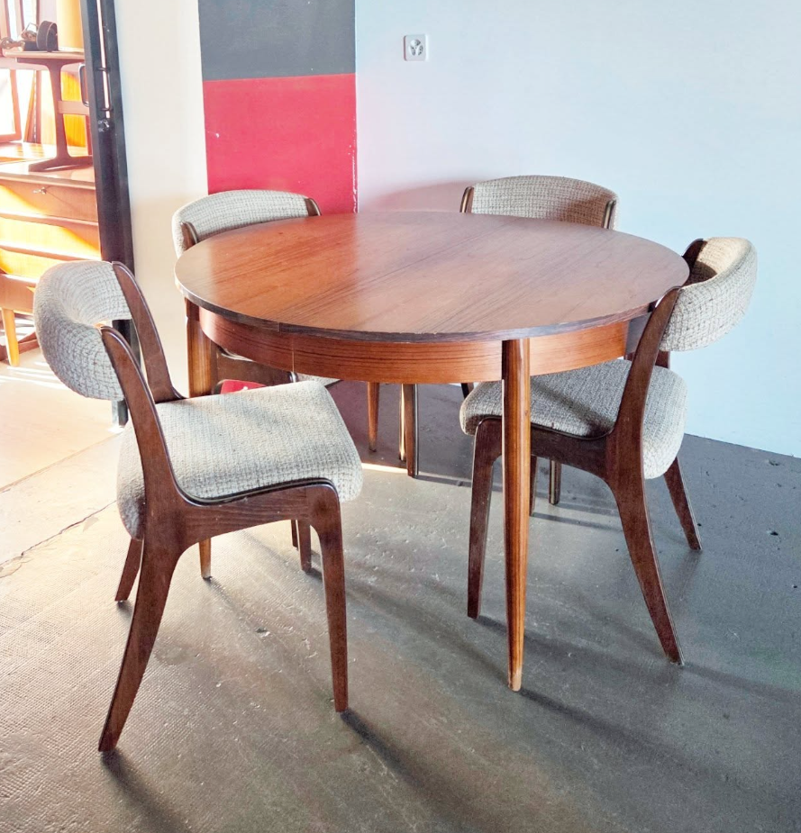 Lot de 6 chaises de la marque Self