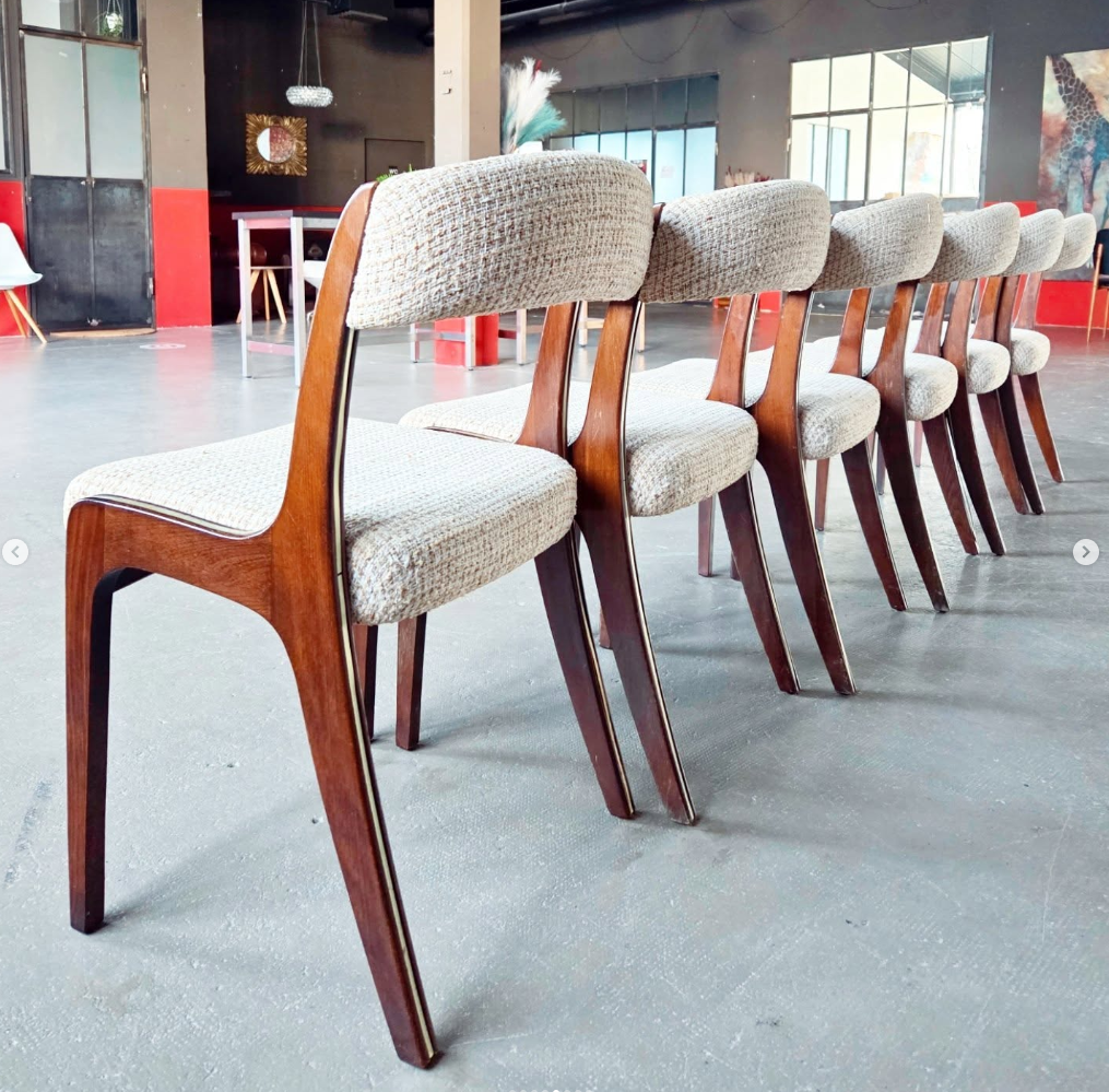 Lot de 6 chaises de la marque Self