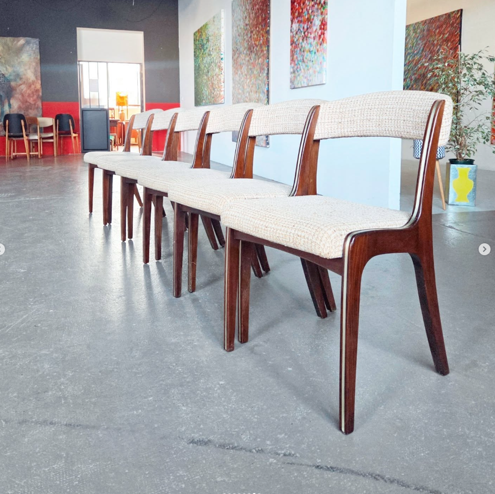 Lot de 6 chaises de la marque Self