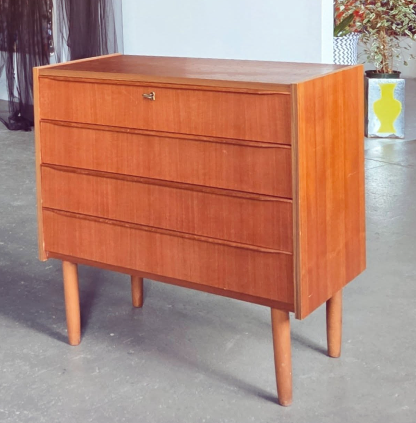 Commode scandinave