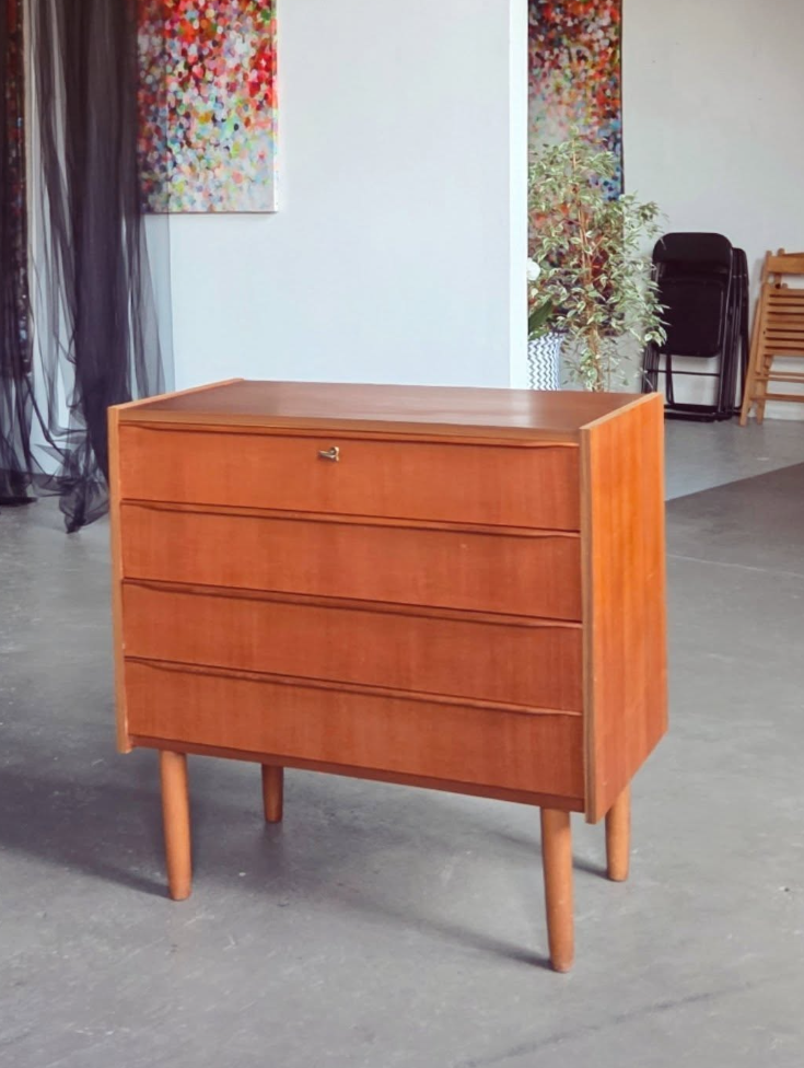 Commode scandinave