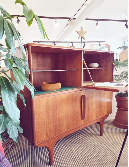 Petit buffet par designers Tricoire et Vecchione pour LV Meuble Tele Paris