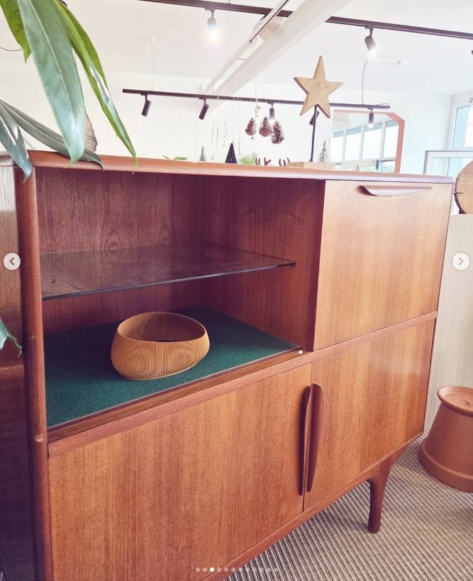 Petit buffet par designers Tricoire et Vecchione pour LV Meuble Tele Paris