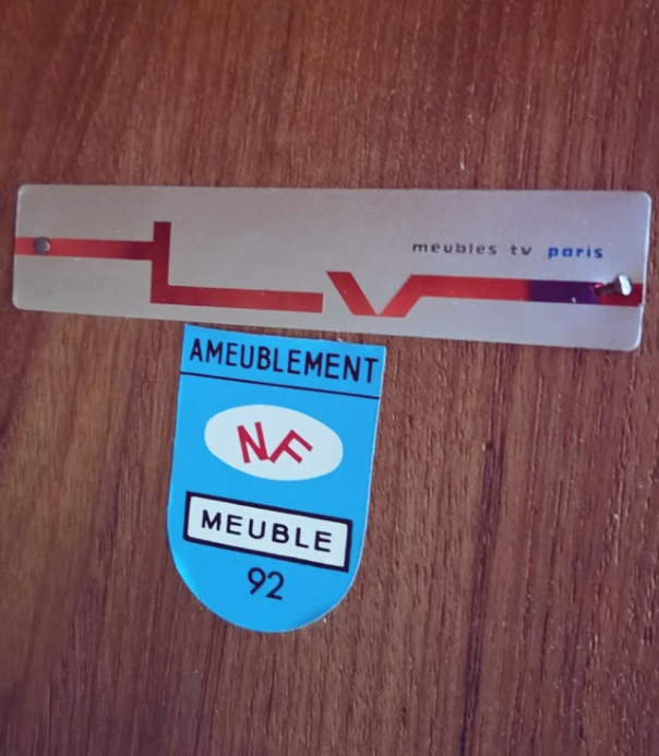 Petit buffet par designers Tricoire et Vecchione pour LV Meuble Tele Paris